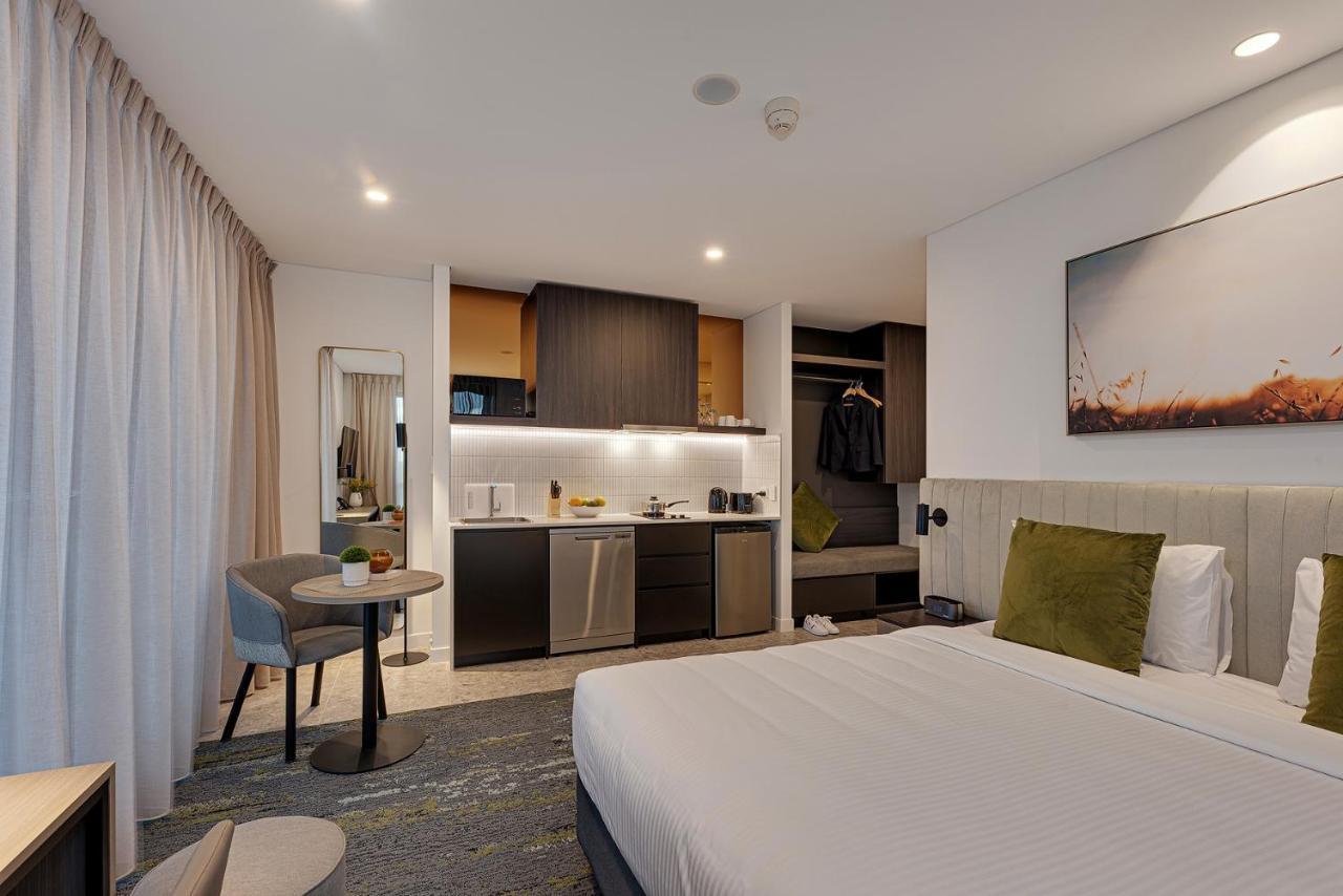 Littomore Suites Kingswood Penrith Extérieur photo